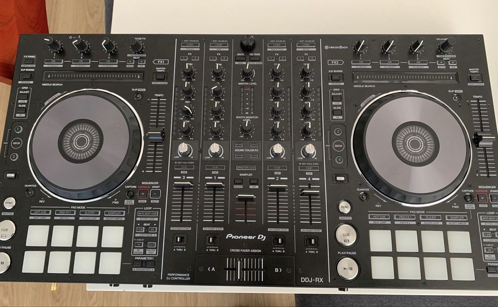 DDJ-RX com 4 canais + mala de transporte