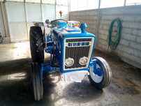 Trator agrícola ótimo estado