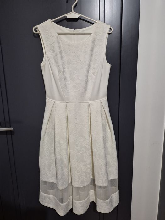 Elegancka biała sukienka midi Taranko