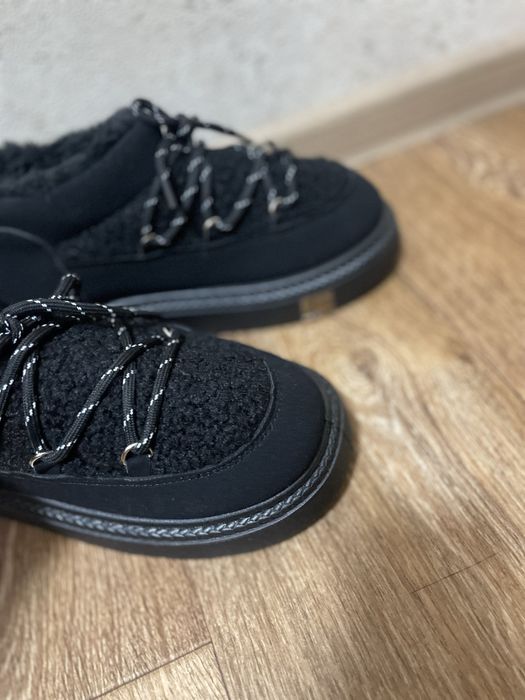 Уги ботинки теплі зимові 40 розмір.