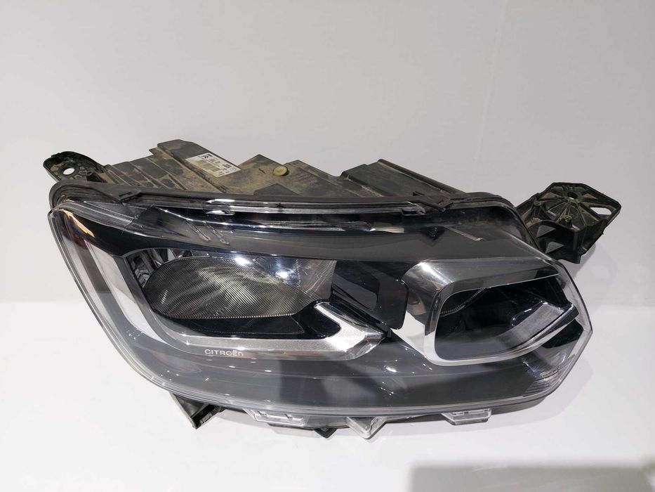 Citroen Berlingo IV 18- Lampa reflektor prawy przód 10PIN EU