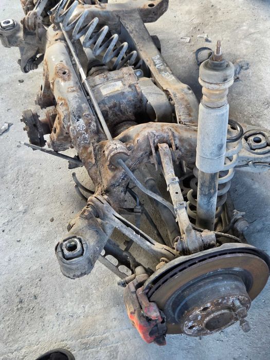 BMW 1 E87 E81 belka zawieszenia tył wahacz zwrotnica dyfer most półoś