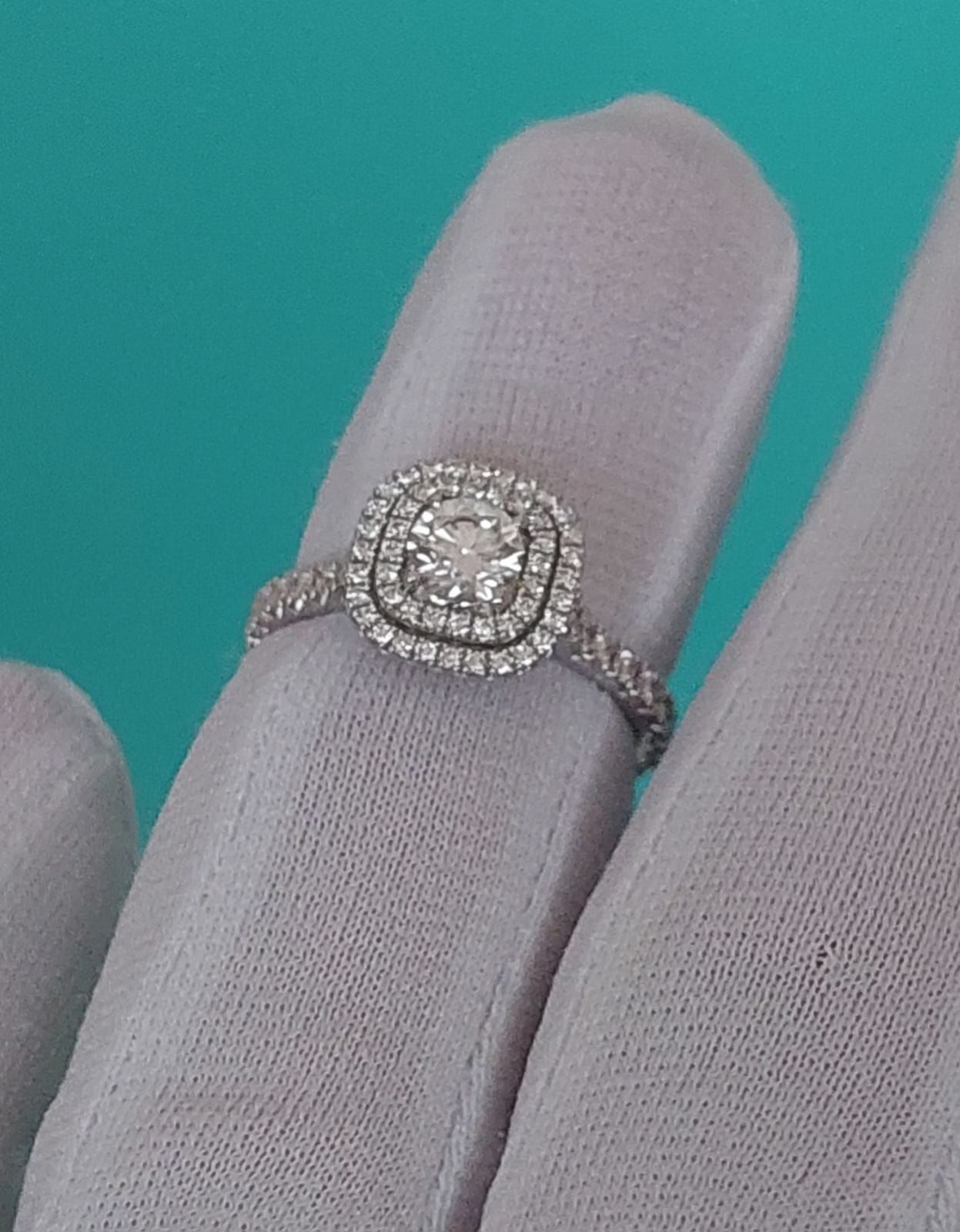 Золотое кольцо с бриллиантами в стиле Tiffany