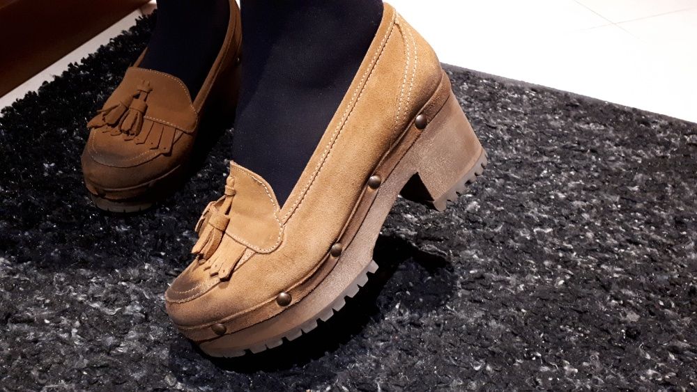 Sapatos tacão novos