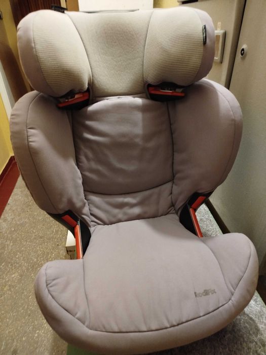 Автокрісло Maxi-Cosi RodyFix AirProtect IsoFix 15-36 кг (3-12 років)