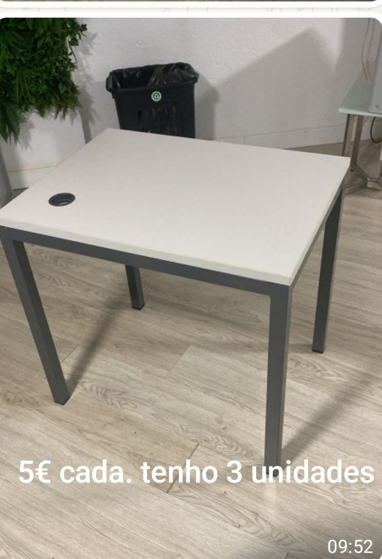 Mesas de escritório , e cadeiras