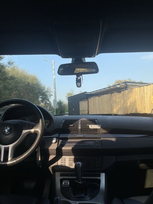 BMW X5 4.4i V8 – Luxo, Potência e Conforto!