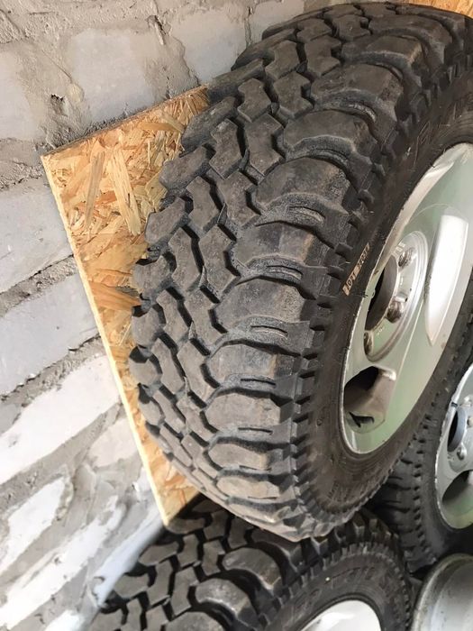 Шини на автомобіль