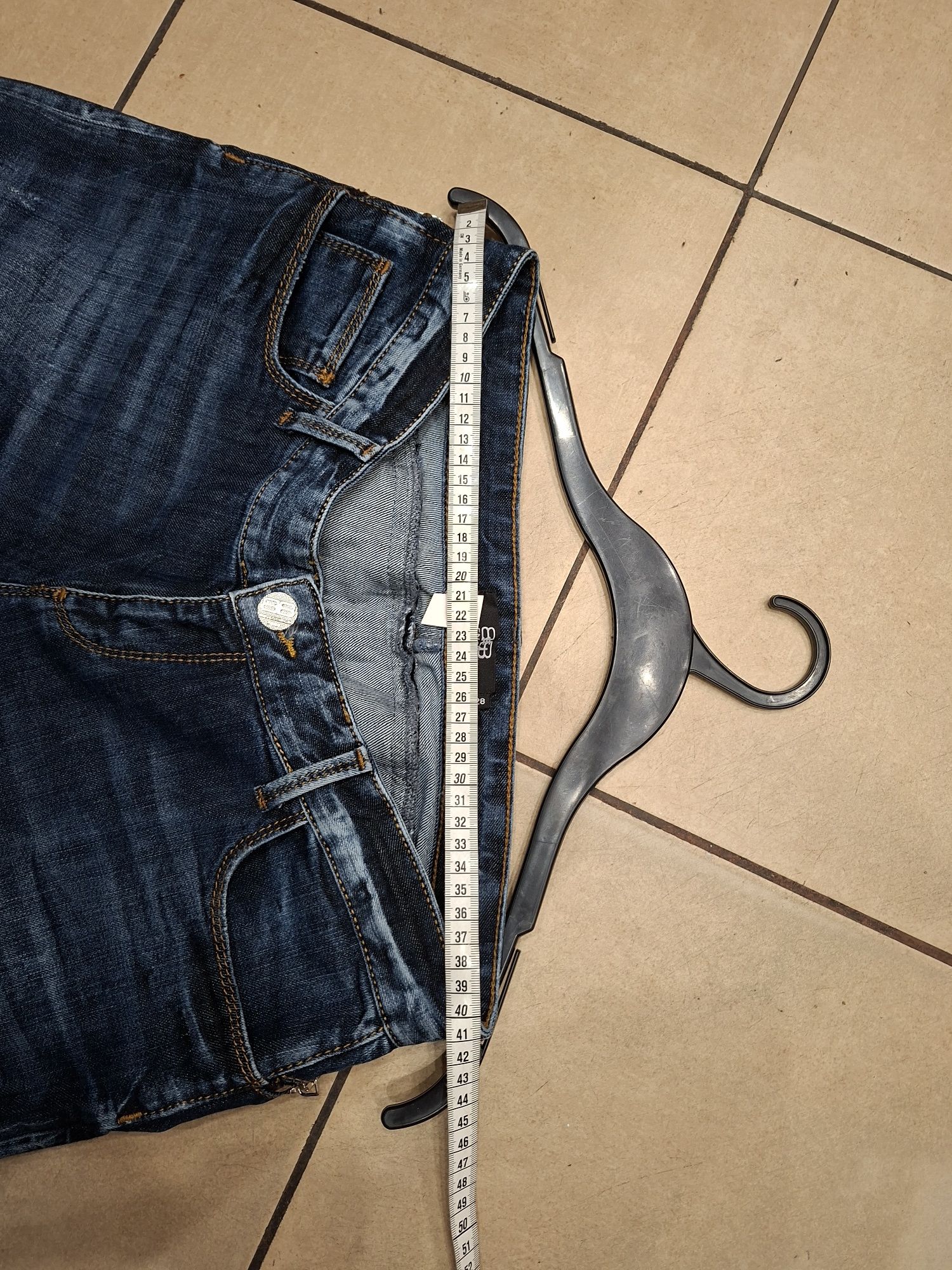 Spodnie jeansowe M/L stan bardzo dobry wymiary na zdjęciach