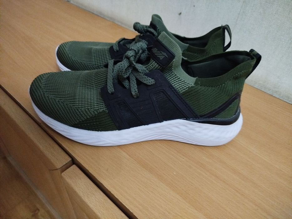 Продам кросівки  AVIA 44р