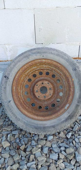 Felga stalowa z oponą 175/ R14 jeździła na zapasie