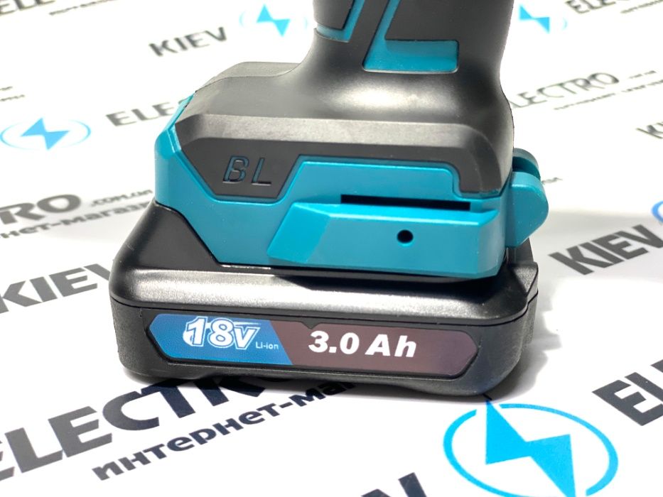 Шуруповерт Makita DF 332 (бесщеточный двигатель) 18V / 3Ah Латвия