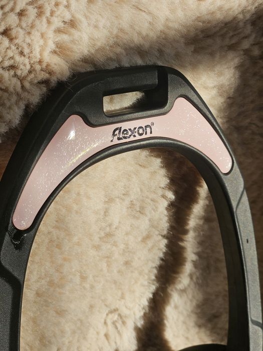 Strzemiona FLEX ON czarne z różowymi elementami