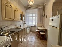 Продам 2-кімнатну квартиру в центрі з індивідуальним опаленням