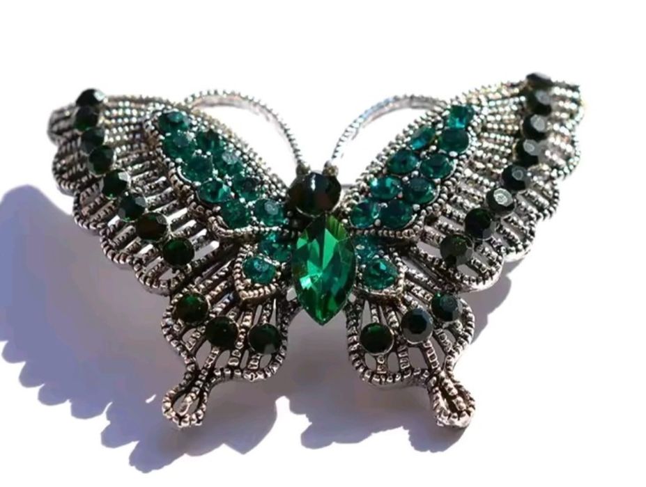 Продам брошку "Метелик"