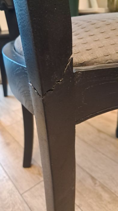 Stół drewnianiany rozkladany z krzesłami 6 szt.