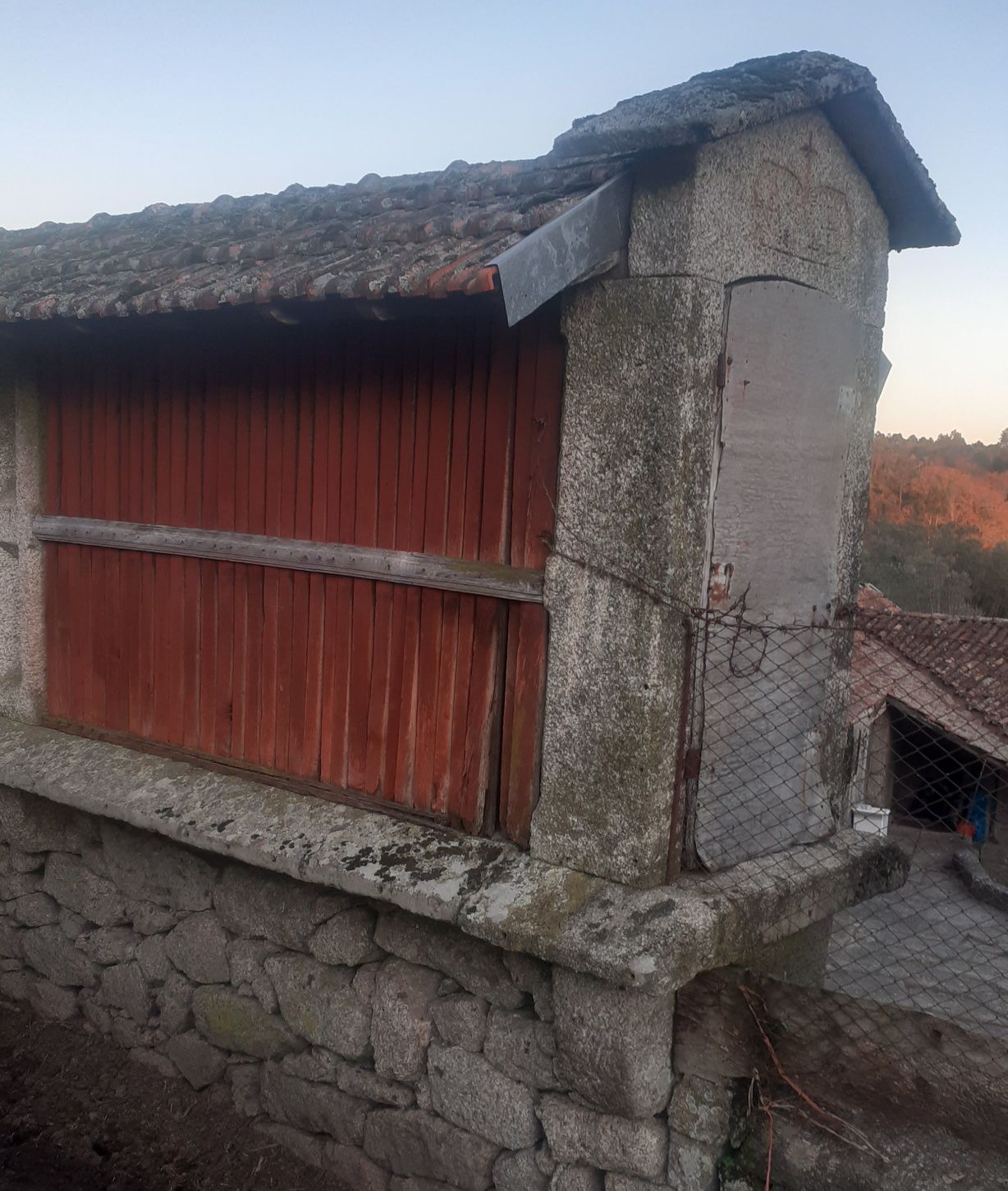 Vendo ou troco. Espigueiro se.