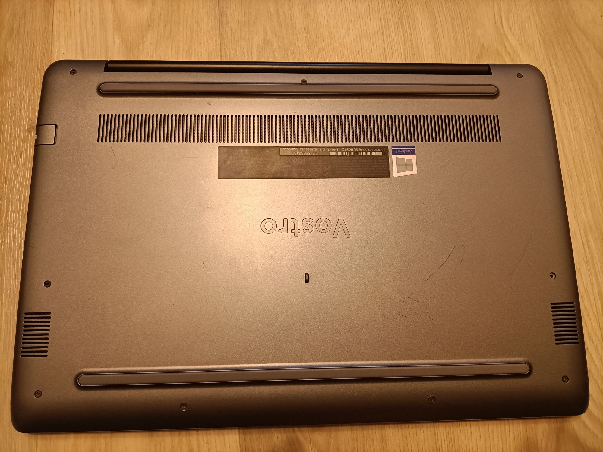 Ноутбук Dell Vostro 5581 і7-8th gen