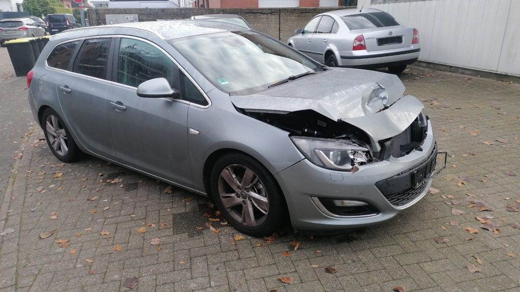 Opel Astra J Lift 2.0 CDTI 165 km Uszkodzona Fulll Niemcy