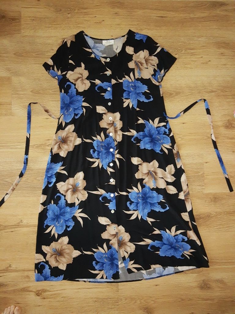 Sukienka damska 42 44 XL taliowana kobieca czarna krótki rękaw lilie