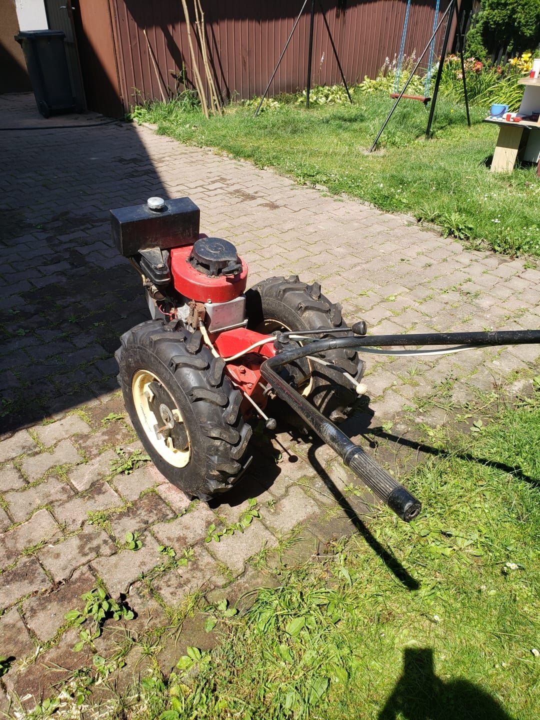 Traktorek jednoosiwy dzik