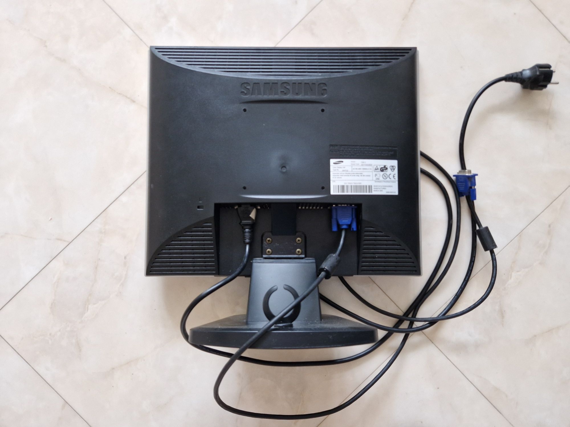 Монитор Samsung 710v C