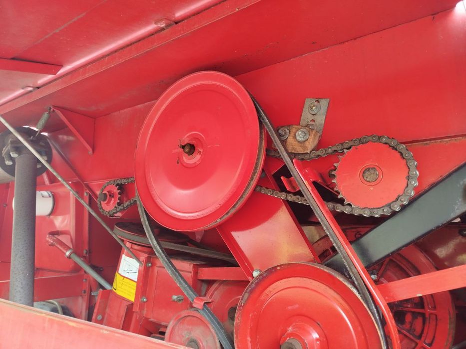 Комбайн зернозербовий Massey Ferguson 16. Масей Фергусон 16