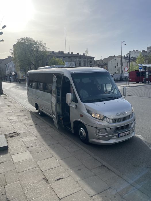 Przewóz osób wycieczki przewozy pracownicze wesela lotniska