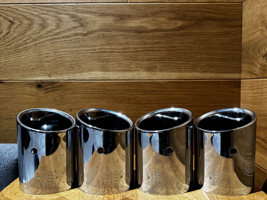 Oryginalne końcówki wydechu Audi S3 8Y