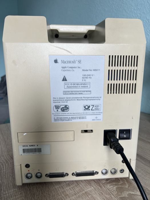 #1495 Macintosh SE Apple M5011 retro pc komputer stacja