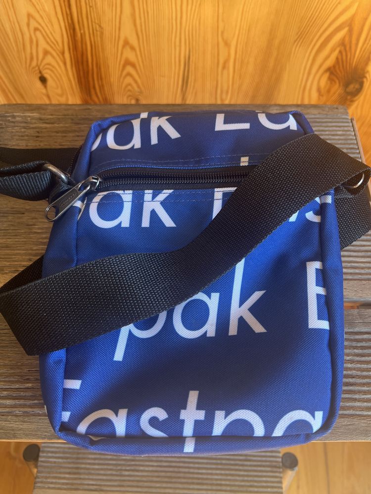 Sprzedam torebkę, firmy EASTPAK (USA) kolor niebieski.