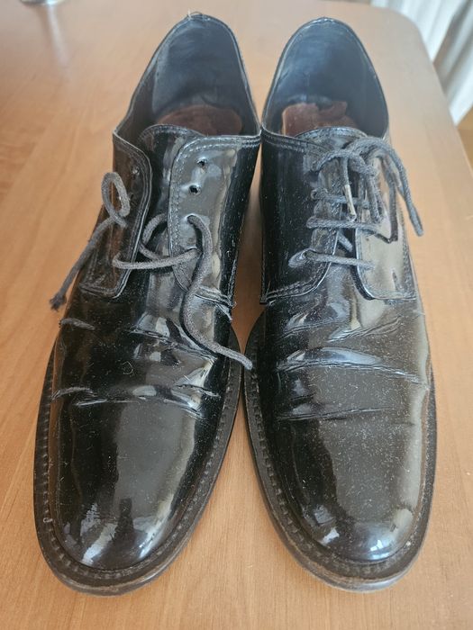 Лаковані дербі.Зроблені в Італії з натуральної шкіри , на підборах. 38