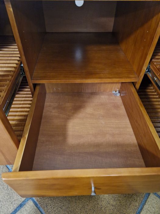 Móvel madeira maciça em muito boas condições