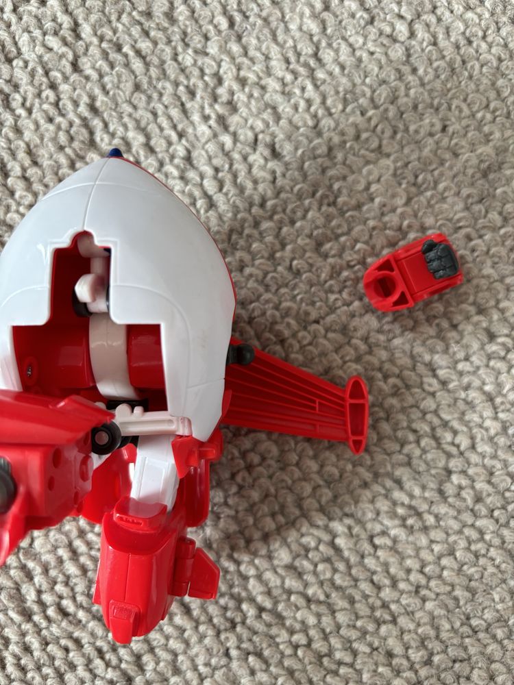Cobi, Super Wings, figurka transformująca jett