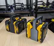 Koszyk, uchwyt na 4 Akumulatory, Baterie do narzędzi DeWALT 18V i 54V