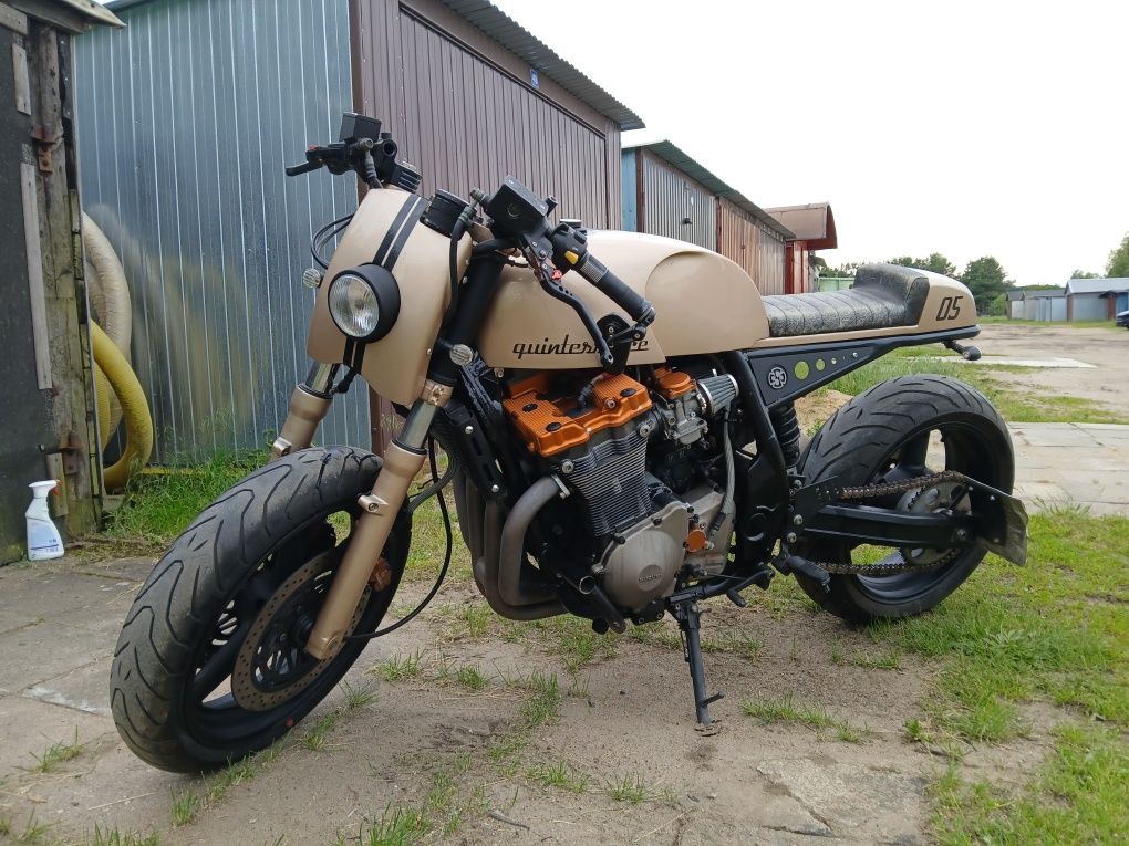 Cafe Racer suzuki inazuma quintessense 1200