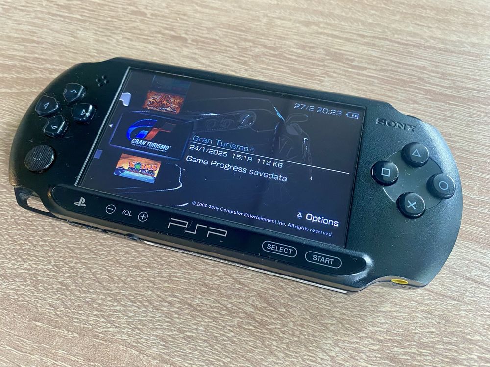 PsP E1004 stan BDB przerobiona ! Karta 32GB