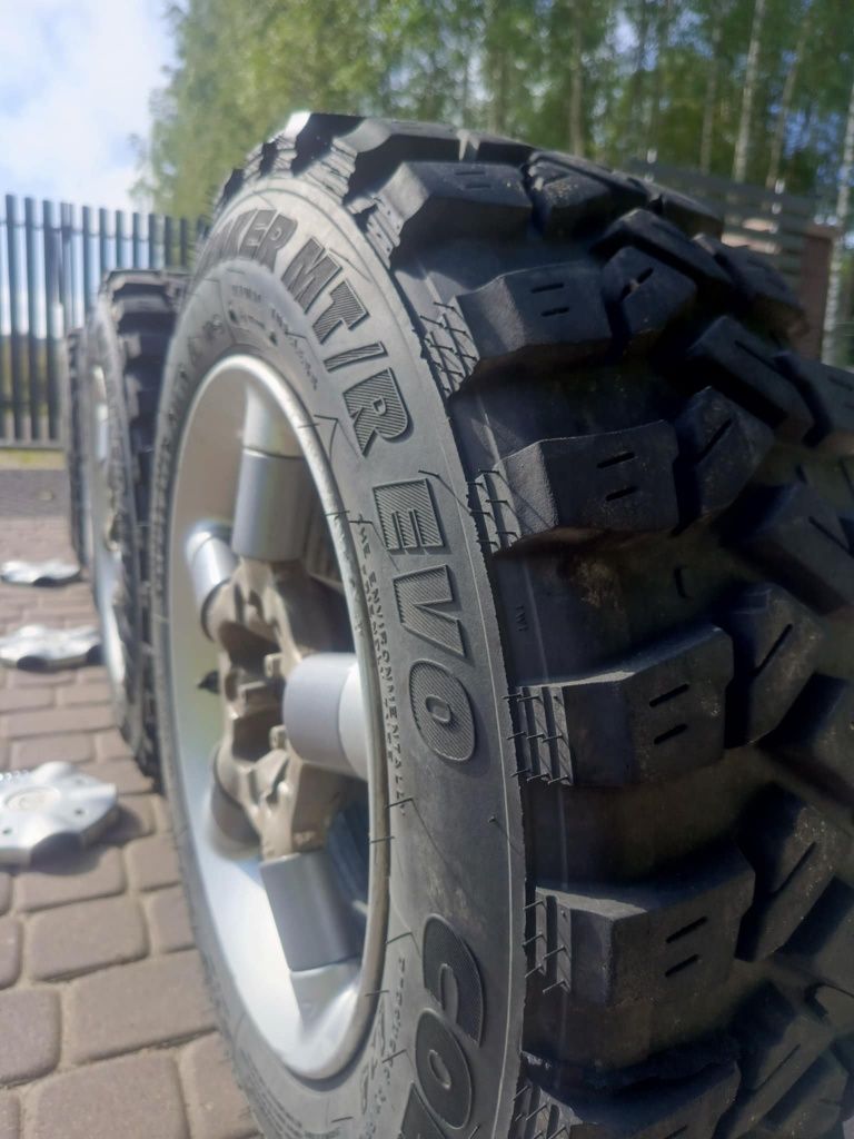 Felgi MOMO+opony terenowe Collins Breaker MT/R EVO 215/65 R16 komplet