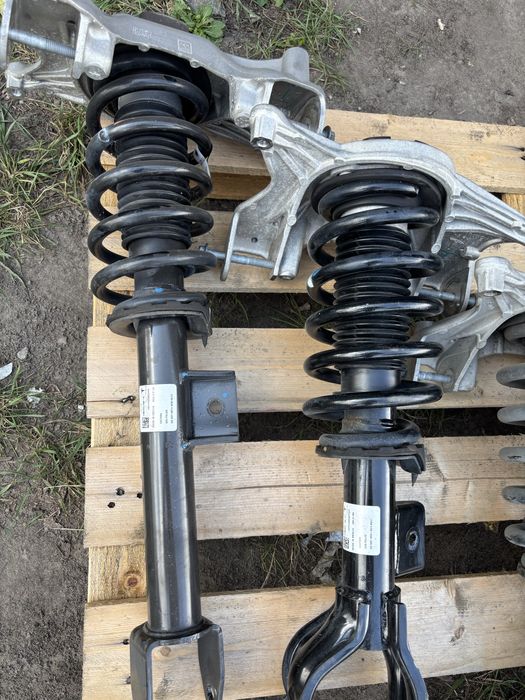 Продам стійки амортизаторів для Tesla 3 Y