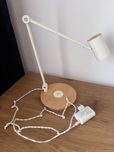 Lampka biurkowa z indukcja