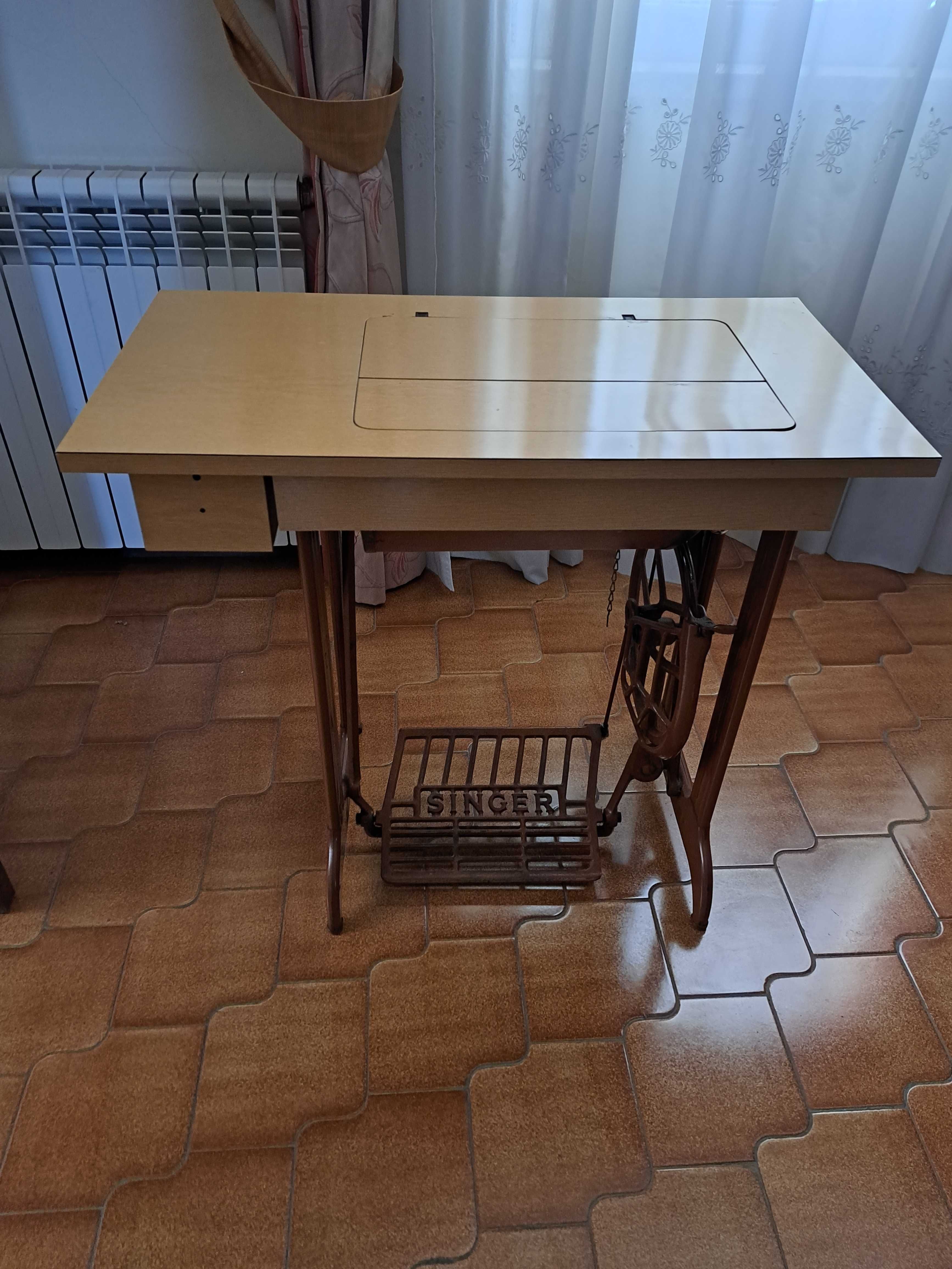 máquina de costura SINGER funcional