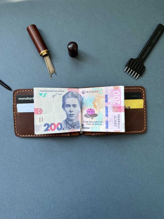 Зажим для денег/ Притиск для коштів