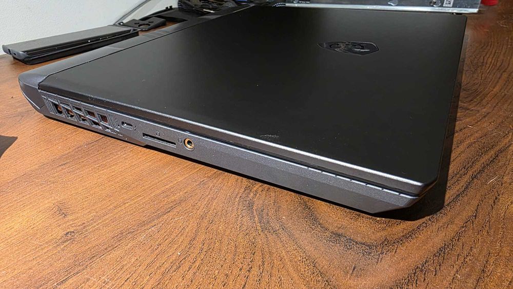 Nowy Laptop dla graczy MSI Vector 16 HX i9 Ultra 32GB RAM 2TB RTX 5070