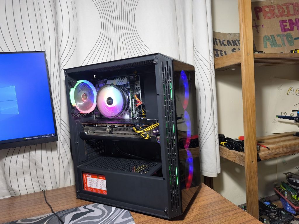 PC gamer Xeon 2680 v4 com RX 5700 XT