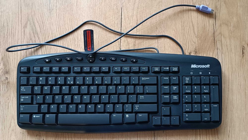 Używana klawiatura przewodowa Microsoft 500 v1.0 PS/2