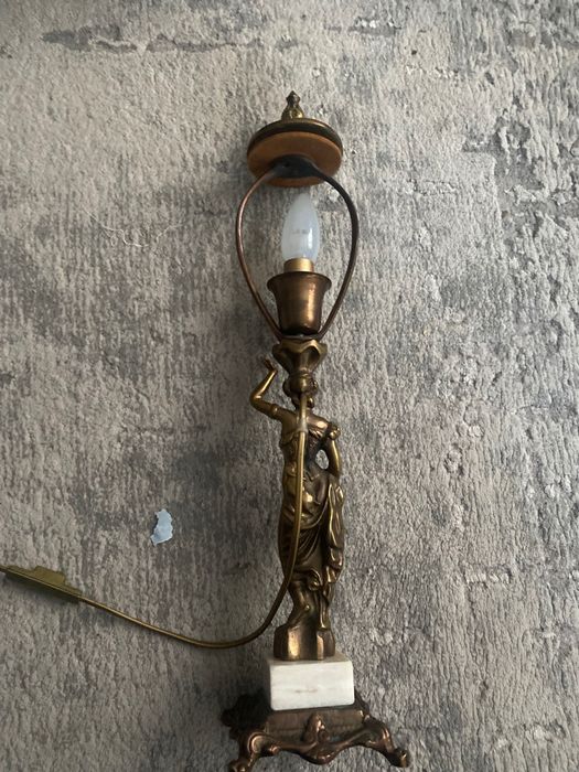 Lampka mosiężna kobieta