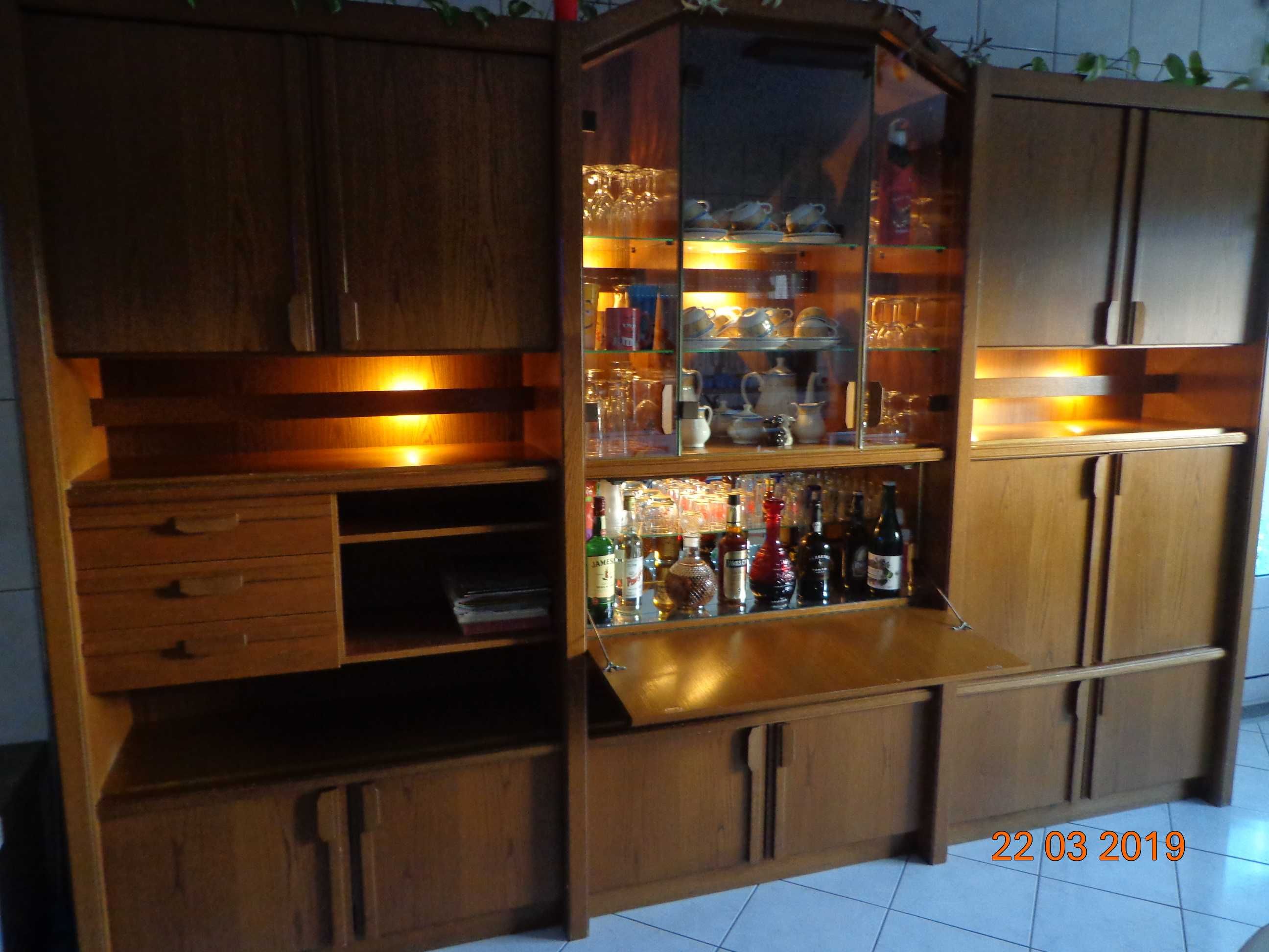 móvel de sala castanho
