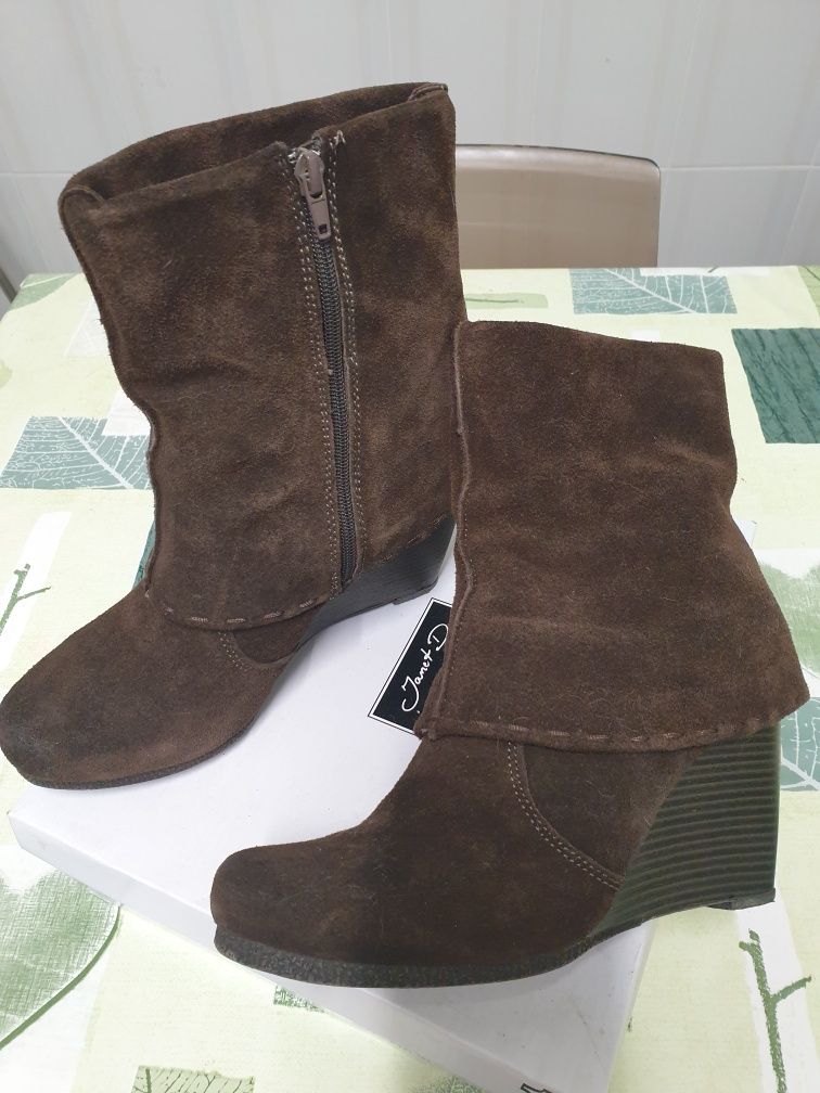 Botas de senhora em pele