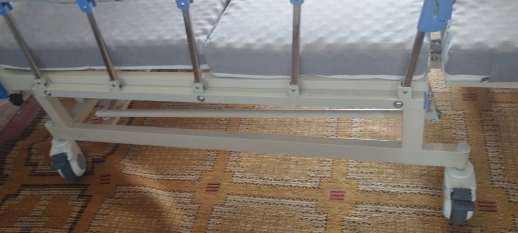 Продам Механічне медичне функціональне ліжко з туалетом MED1-H03