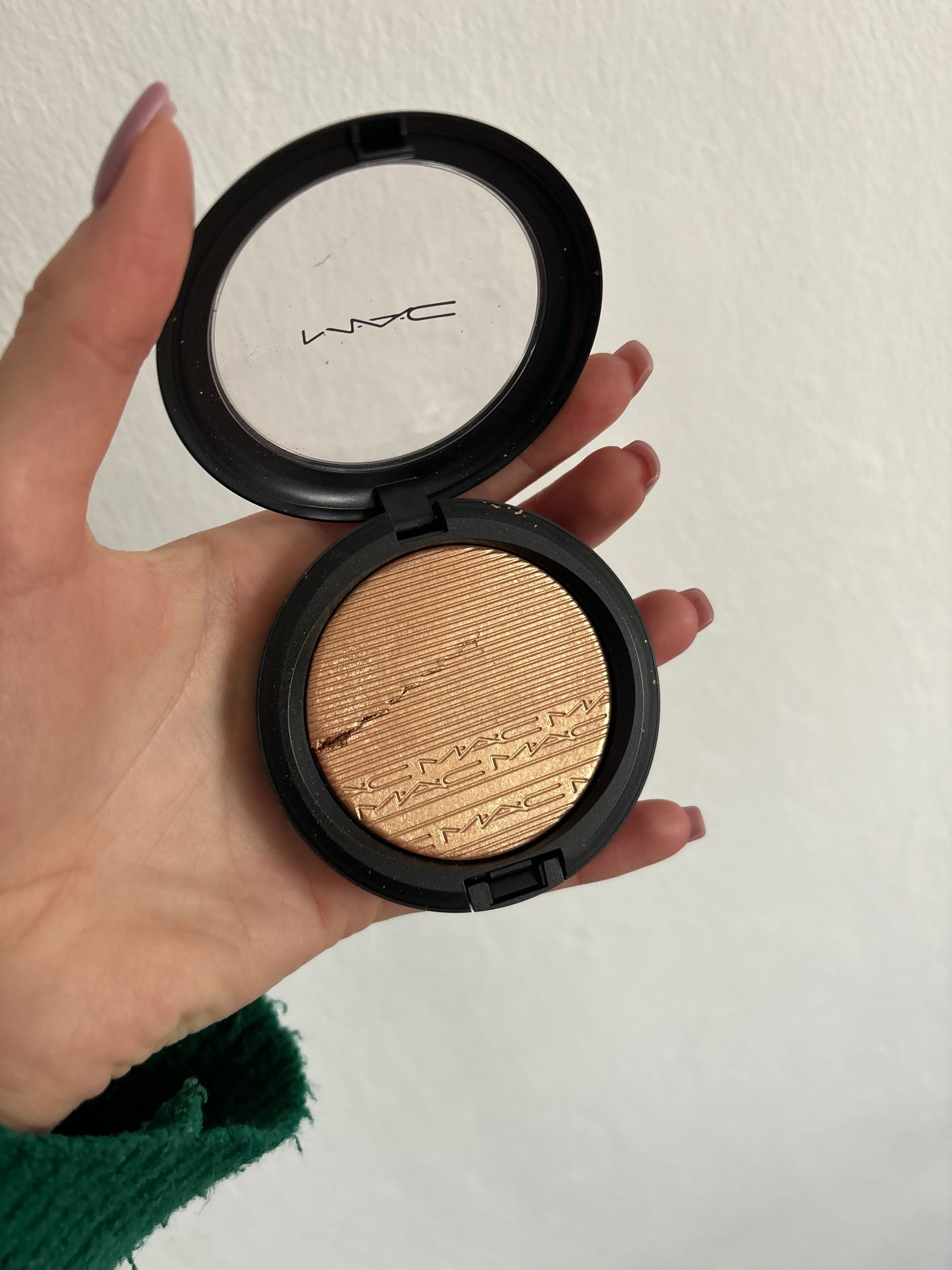 MAC rozświetlacz extra dimension skinfinish